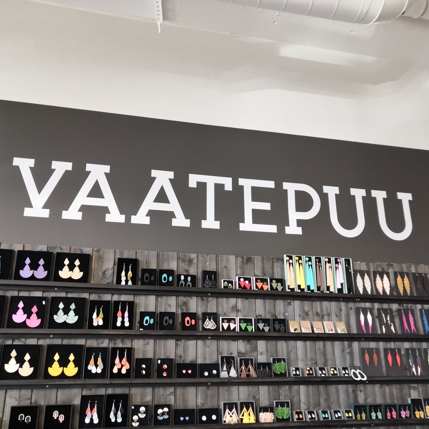 Artikkeli: Yhteinen vaatekaappi - järvenpääläinen Vaatepuu kannustaa ajattelemaan ekologisesti