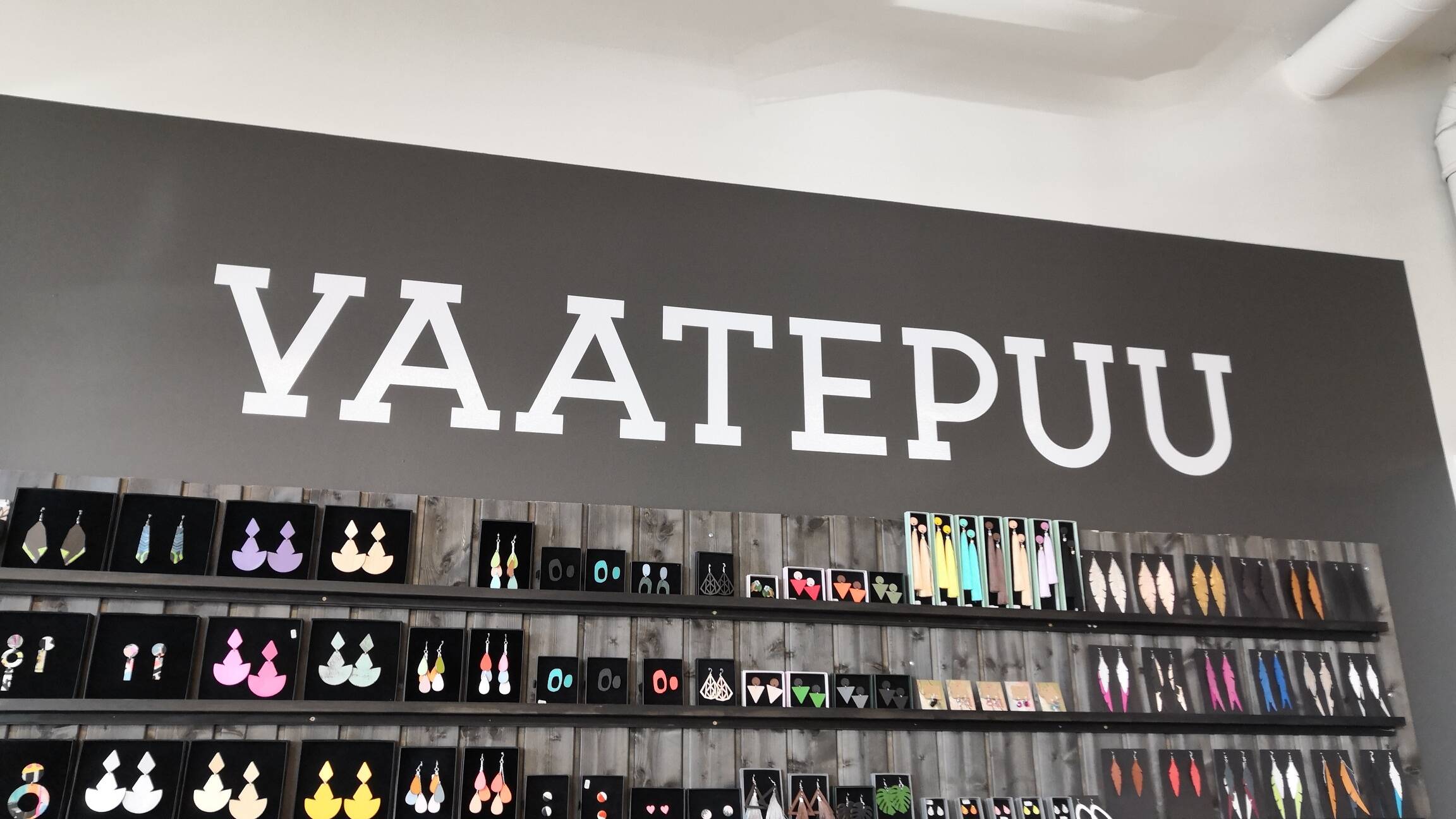 Artikkeli: Yhteinen vaatekaappi - järvenpääläinen Vaatepuu kannustaa ajattelemaan ekologisesti