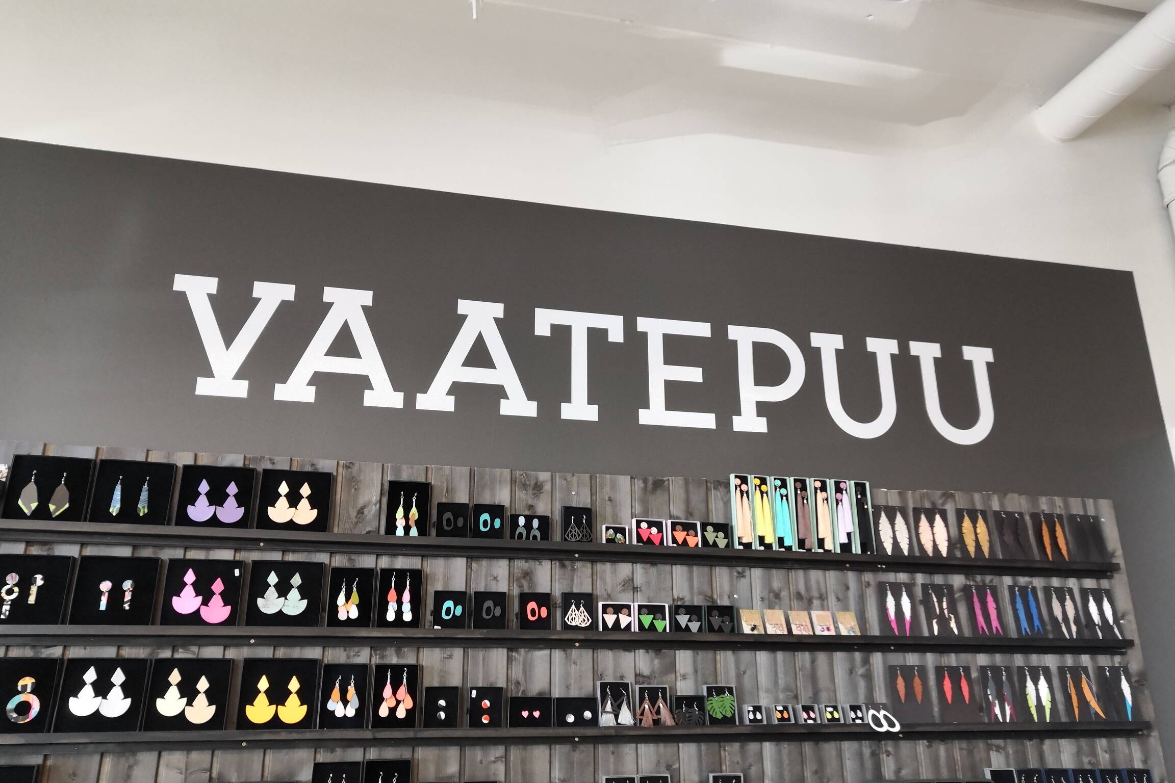 Artikkeli: Yhteinen vaatekaappi - järvenpääläinen Vaatepuu kannustaa ajattelemaan ekologisesti