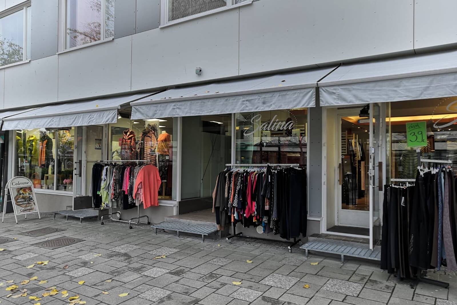 keskustan kivijalkaliikkeet kävelykadulla