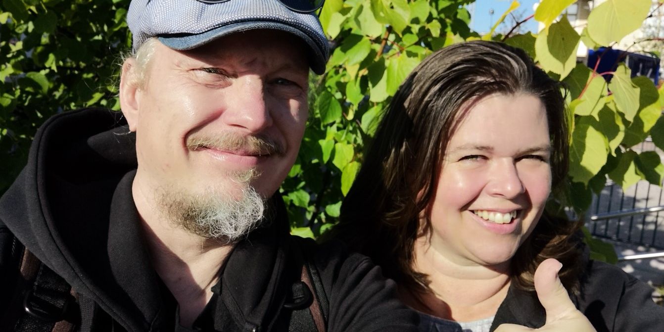 Hyvää Yrittäjän päivää 5.9.2021 kaupungin elinkeinopalveluista. Kuvassa elinvoimajohtaja Marko Lehenberg ja yrityspalvelupäällikkö Susanna Aramo.