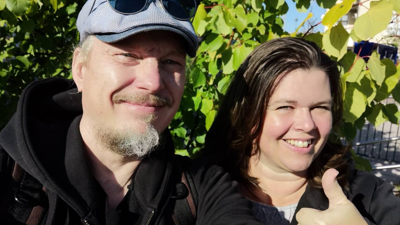 Hyvää Yrittäjän päivää 5.9.2021 kaupungin elinkeinopalveluista. Kuvassa elinvoimajohtaja Marko Lehenberg ja yrityspalvelupäällikkö Susanna Aramo.