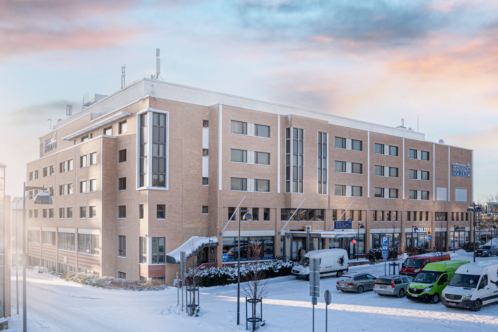 Hotelli Sointu, kuva Järvenpään aseman suunnalta