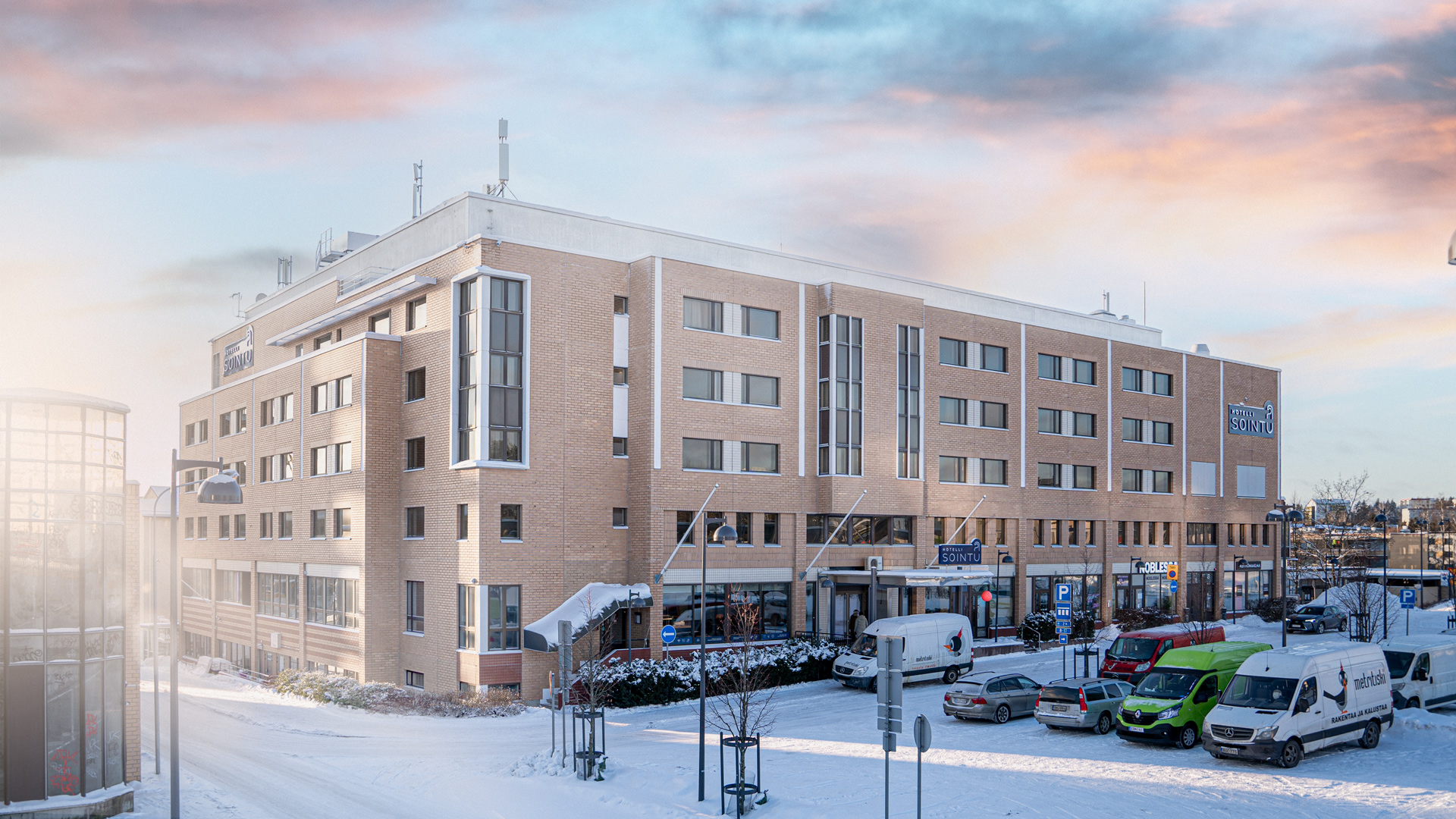 Hotelli Sointu, kuva Järvenpään aseman suunnalta