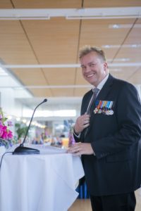 Puolustusministeri Antti Kaikkonen pitämässä juhlapuhetta Vuoden Yrittäjä 2022 juhlassa