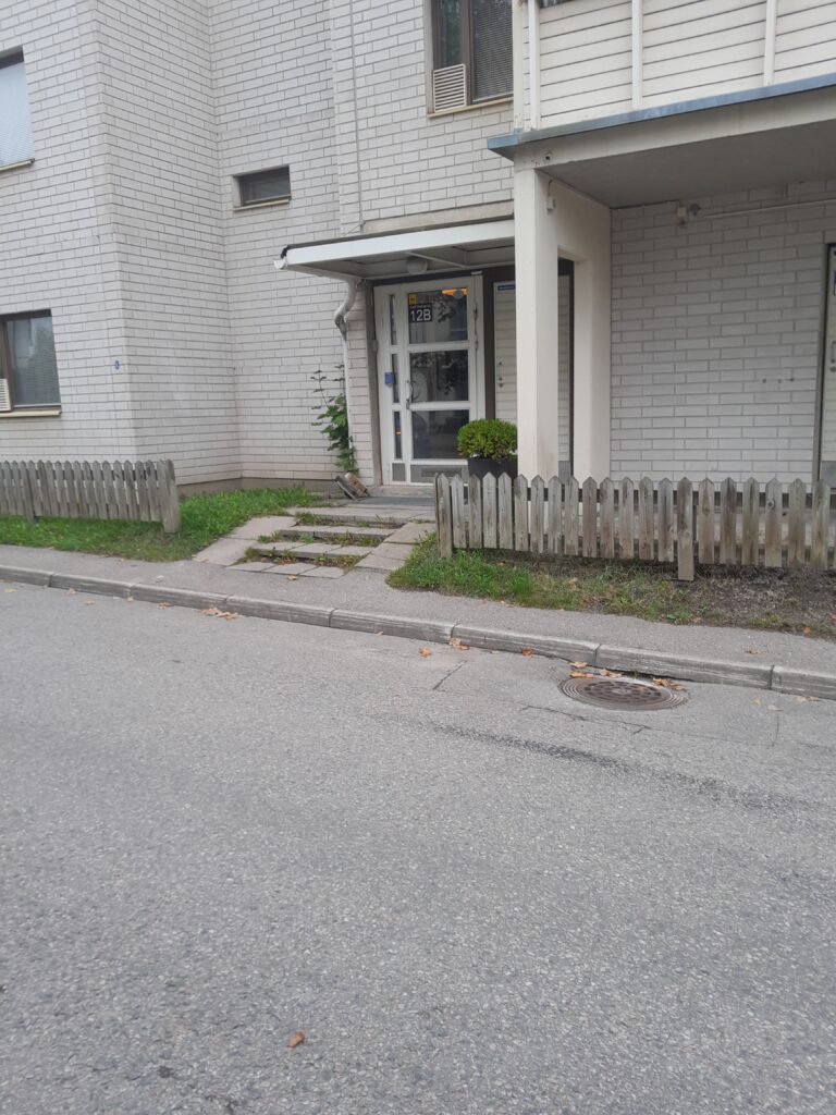 240916-Kartanontie-12-B-14-sisaantulo