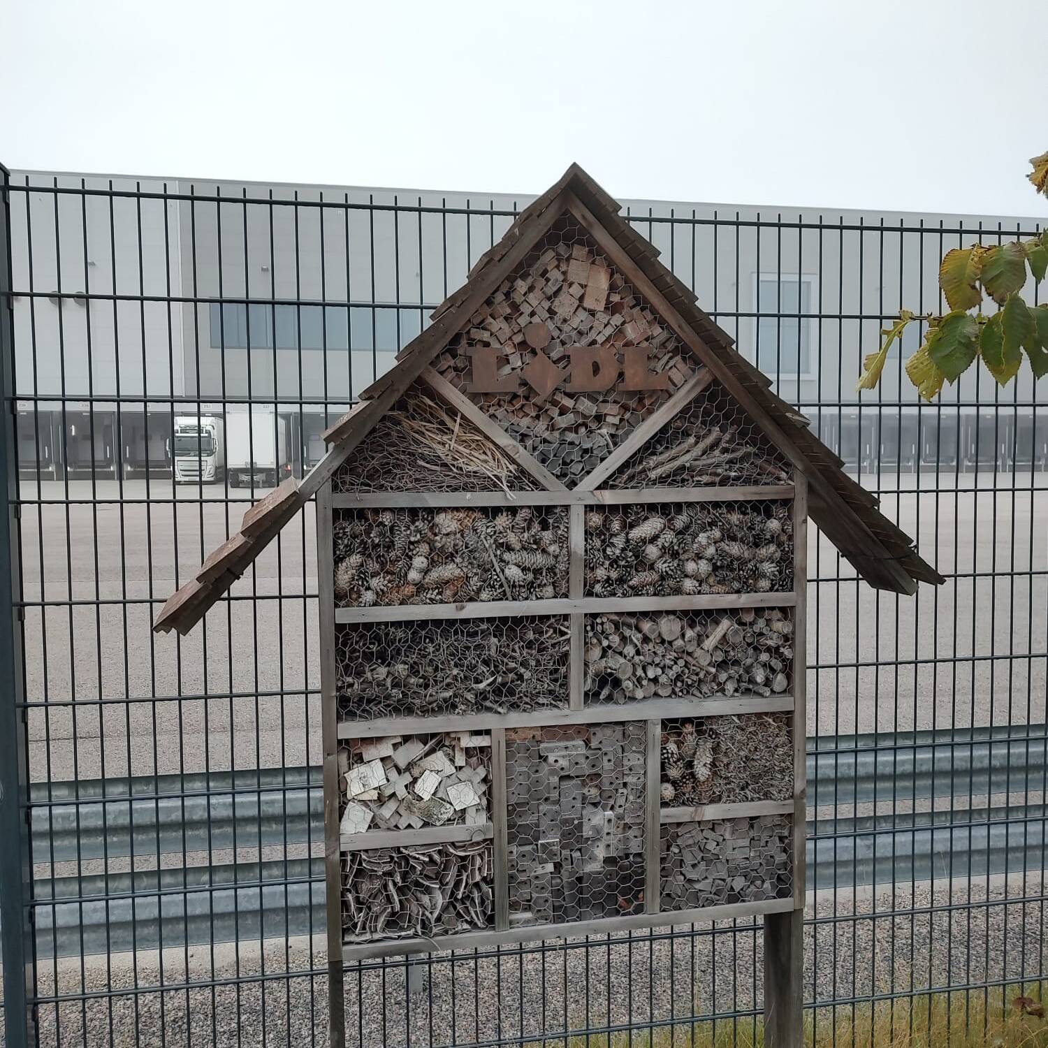 Lidl Järvenpää ja hyönteishotelli