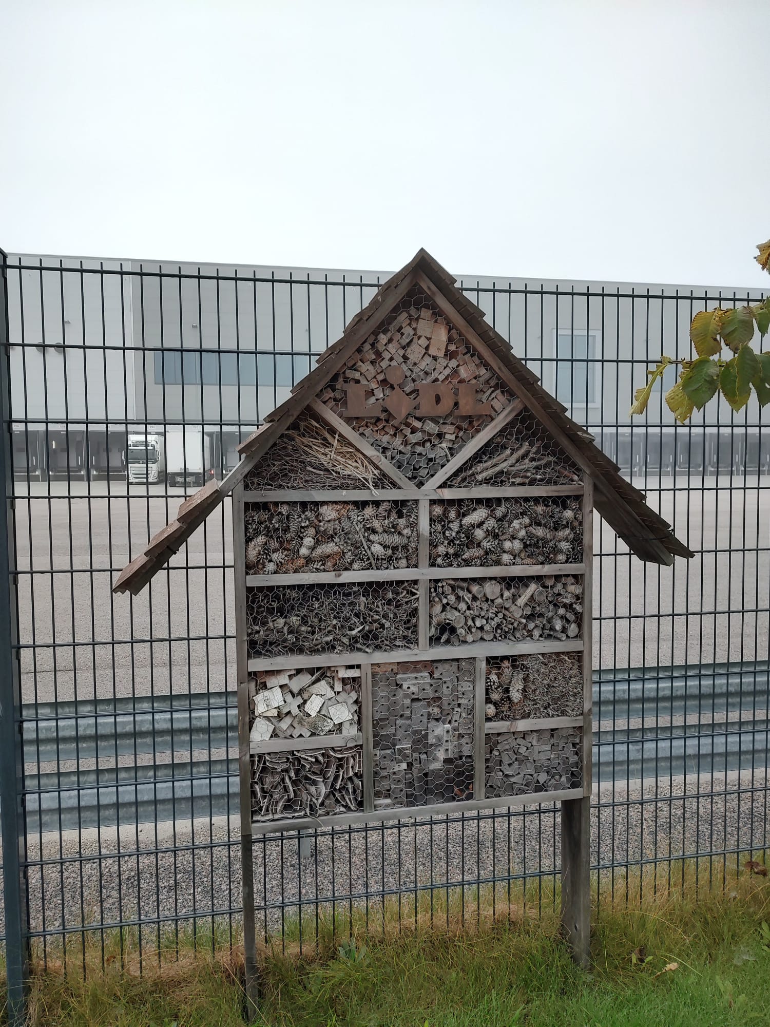 Lidl Järvenpää ja hyönteishotelli